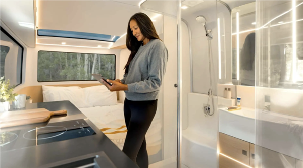 可远程控制自带轮毂电机,Pebble首款智能拖挂房车亮相!