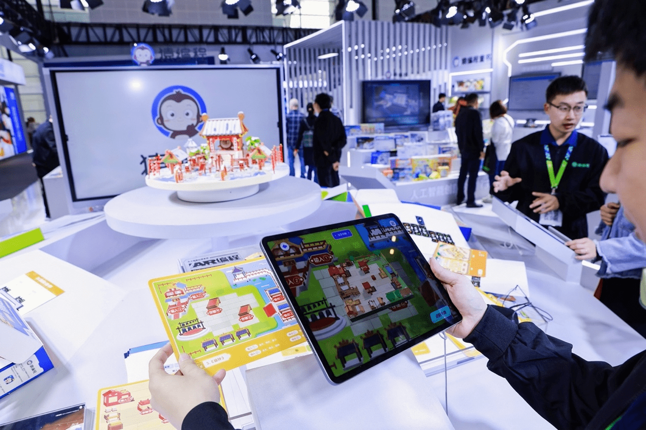 前沿技术集体亮相82届教装展 猿编程AR编程等新应用吸睛