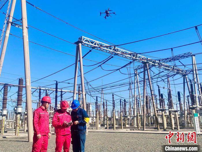 乌鲁木齐电力首次开展变电设备无人机红外检测