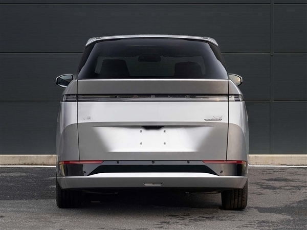 小鹏汽车发布旗舰MPV小鹏X9,首款后轮转向MPV震撼亮相