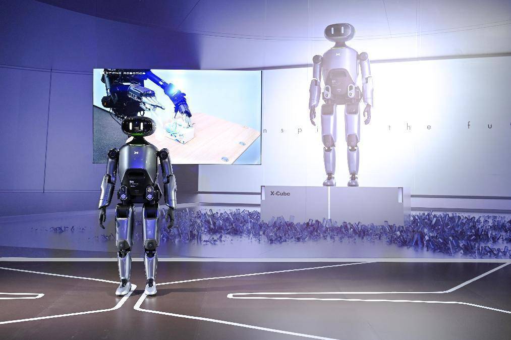 首款MPV、飞行汽车、人行机器人!小鹏汽车科技日看点满满