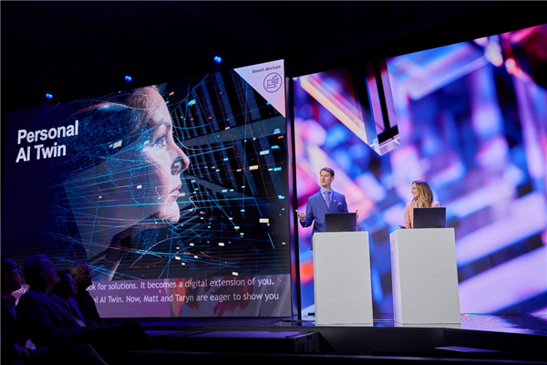 联想集团发布AI PC,杨元庆:智能设备引领人工智能时代