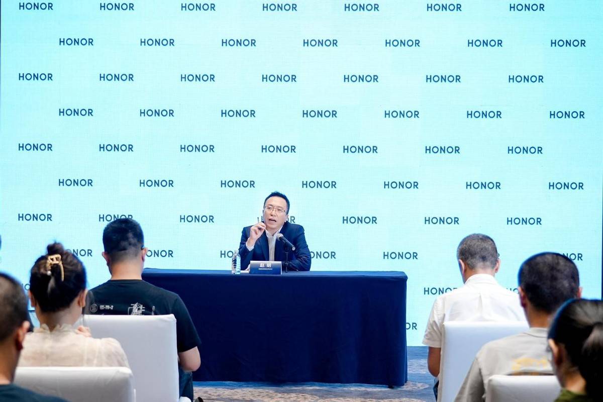 荣耀Magic6官宣支持自研70亿端侧AI大模型,颠覆性体验绝无仅有