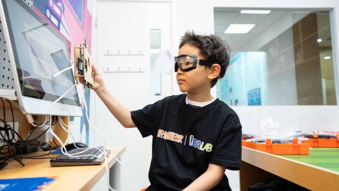 “王炸”登场！人工智能时代，这种颠覆式Python学习，家长一定要知道！