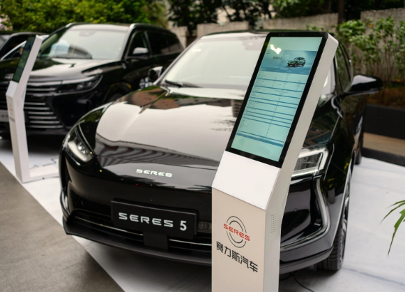 赛力斯发布SERES 7,为巴西市场带来高品质新能源汽车