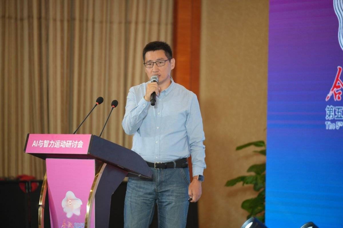 商汤科技推出元萝卜AI下棋机器人，引领棋类文化与数字技术深度融合的“五智会”展会亮相