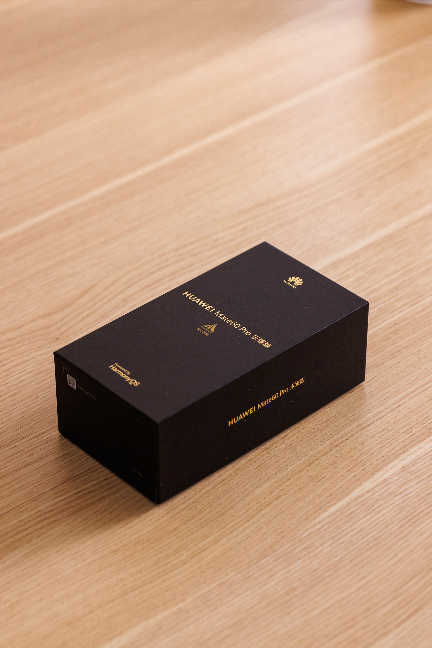 奔腾不息,声声悦耳今日华为 Mate 60 Pro 乐臻版开售:手机 + 耳机组合,全场景体验必入