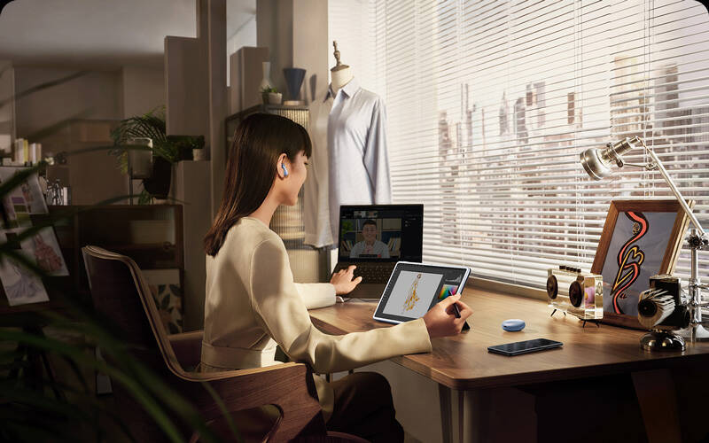 奔腾不息,声声悦耳今日华为 Mate 60 Pro 乐臻版开售:手机 + 耳机组合,全场景体验必入