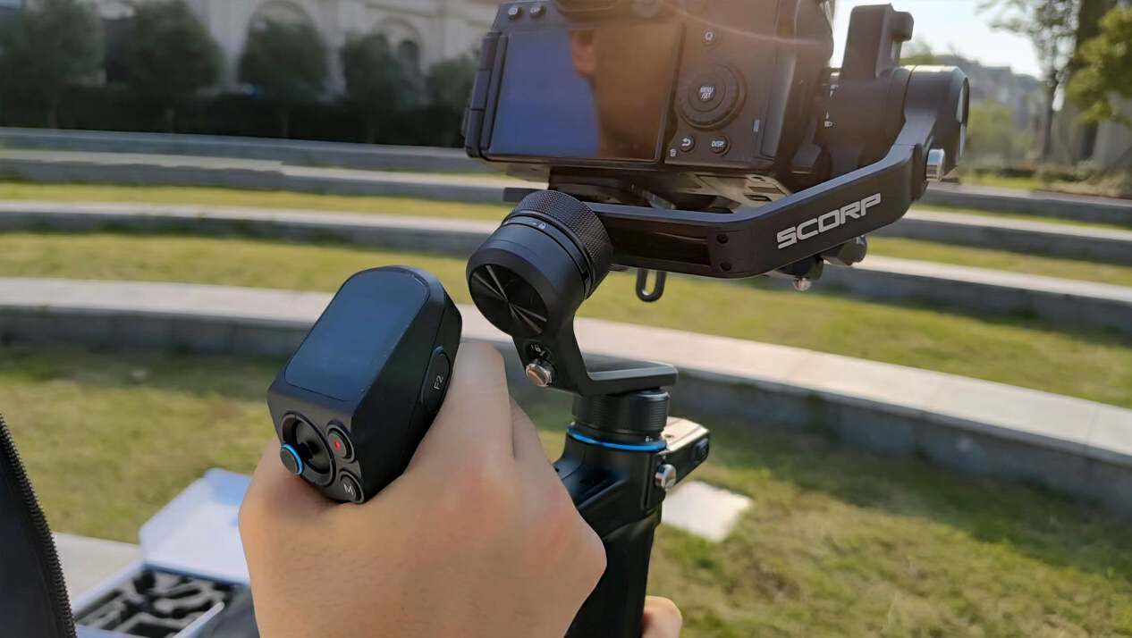 AI赋能,轻便全能王再次升级,飞宇SCORP MINI 2稳定器