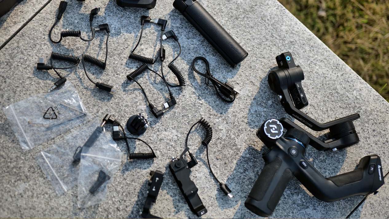 AI赋能,轻便全能王再次升级,飞宇SCORP MINI 2稳定器