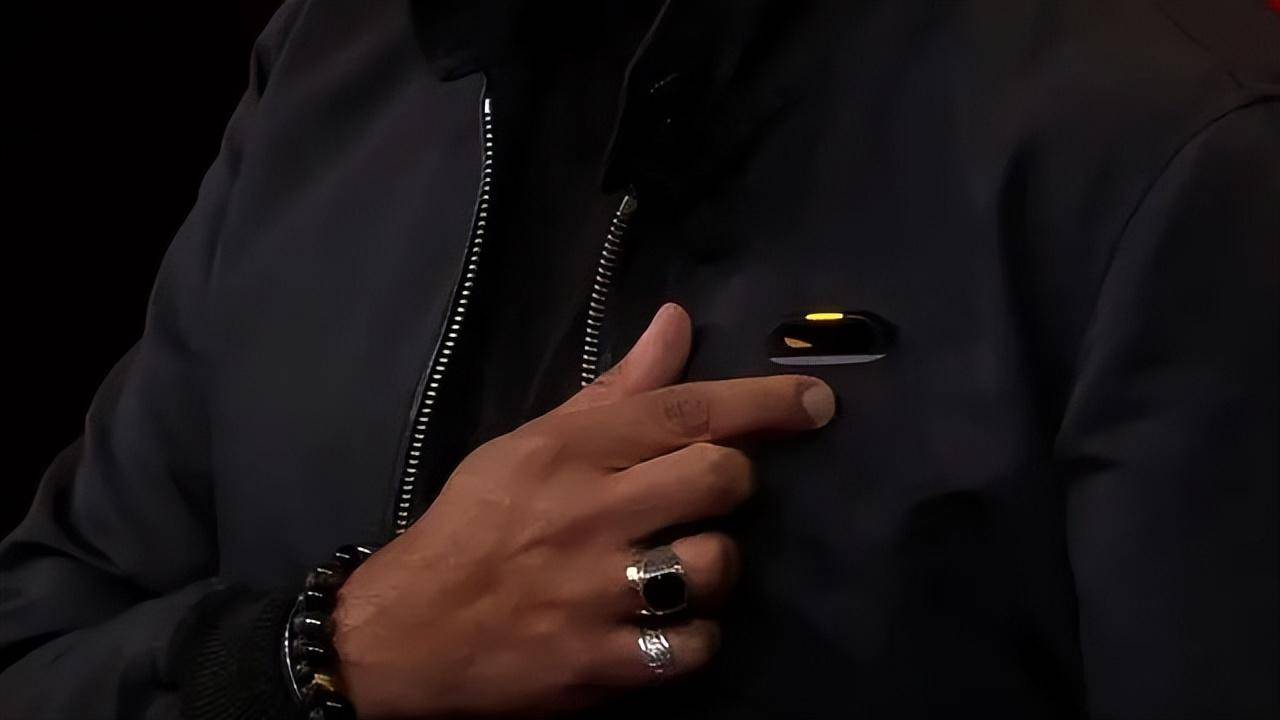 详解“AI Pin”：一种颠覆传统的、无需屏幕的可穿戴设备