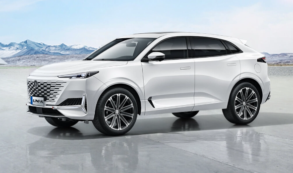 重新表述后的标题:长安汽车全新UNI-K车型正式推出,配备丰富多样,起售价为15.49万元