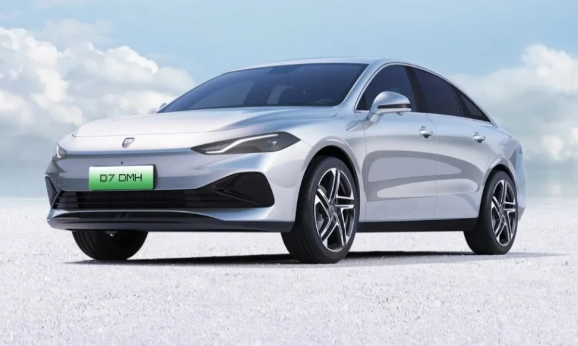 荣威D7全新上市:EV和DMH动力齐发,多重权益等你来享