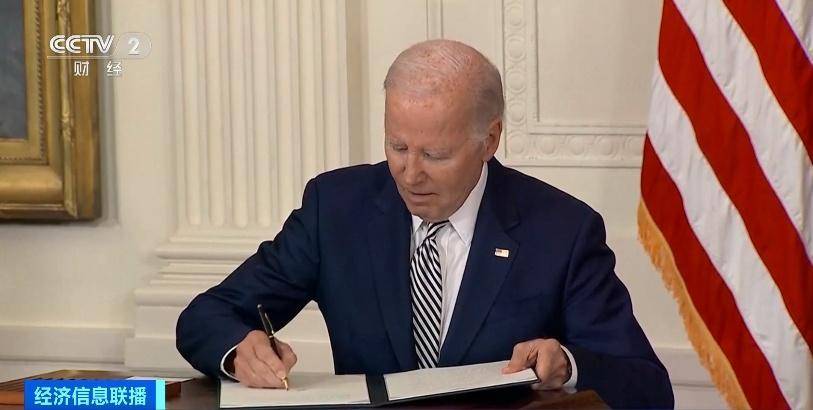 AI当选柯林斯词典年度单词，马斯克：人工智能需要“第三方裁判”