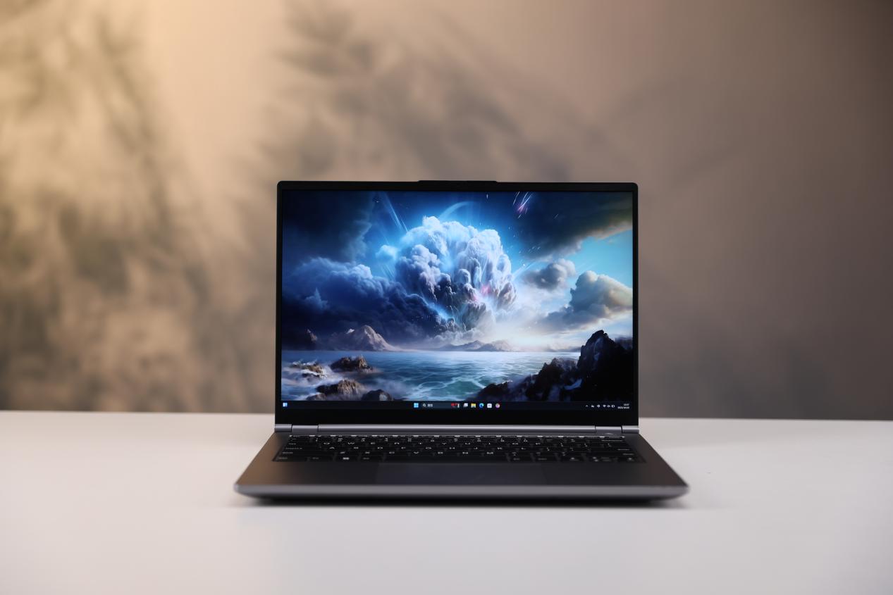 AI笔记本新风潮:吾空凌云X14 Pro开箱体验