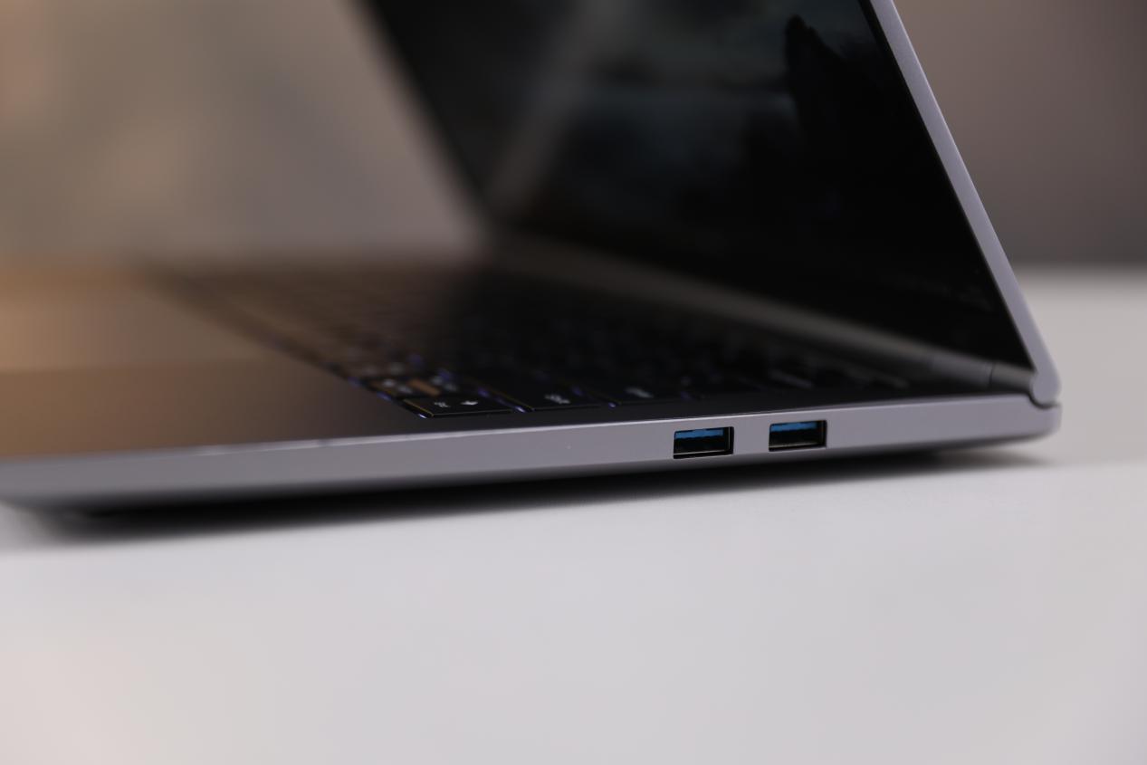 AI笔记本新风潮:吾空凌云X14 Pro开箱体验