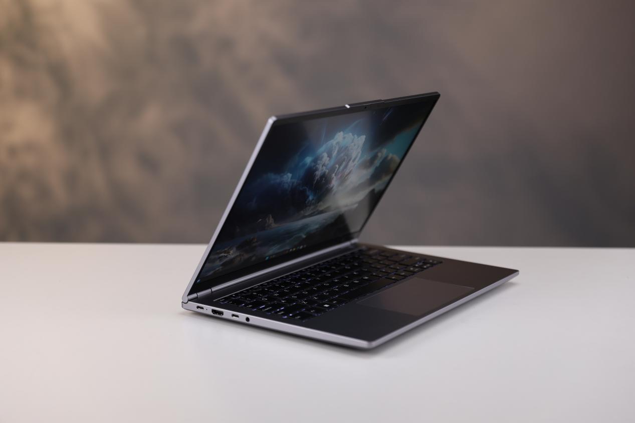 AI笔记本新风潮:吾空凌云X14 Pro开箱体验