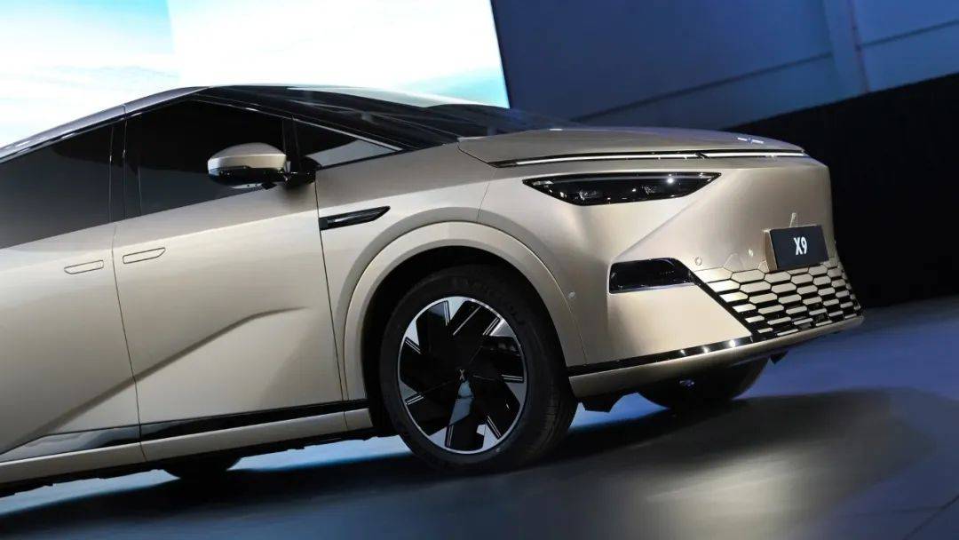 小鹏转型：明日之星舰、陆地航母、双足机器人，汽车不再是他的热门选择？