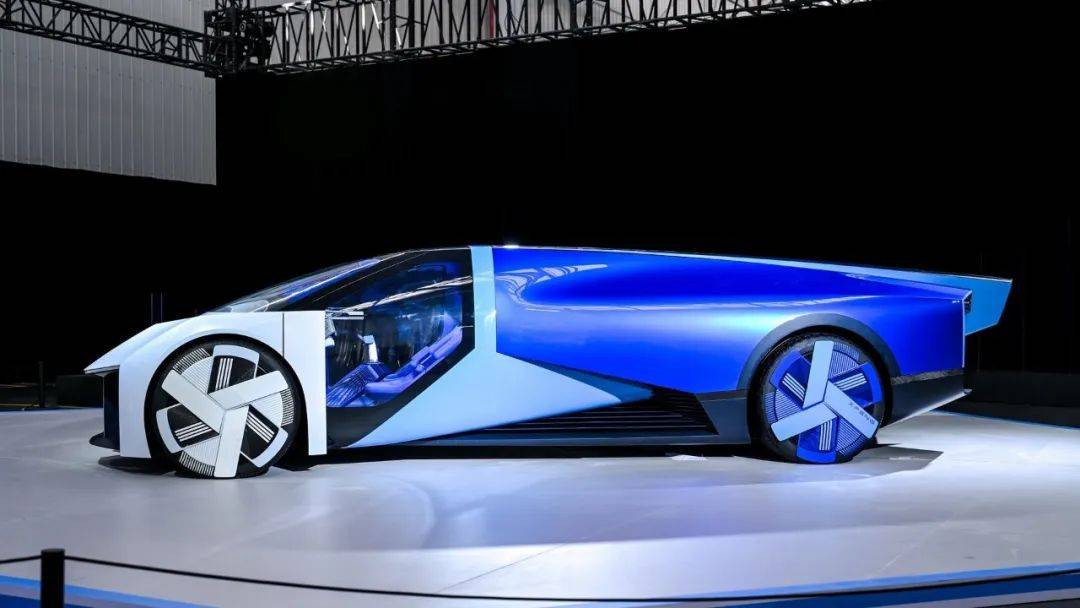 小鹏转型：明日之星舰、陆地航母、双足机器人，汽车不再是他的热门选择？