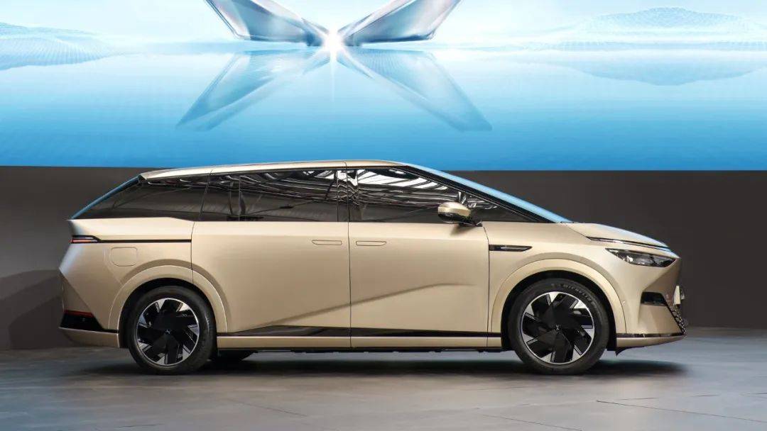 小鹏转型：明日之星舰、陆地航母、双足机器人，汽车不再是他的热门选择？