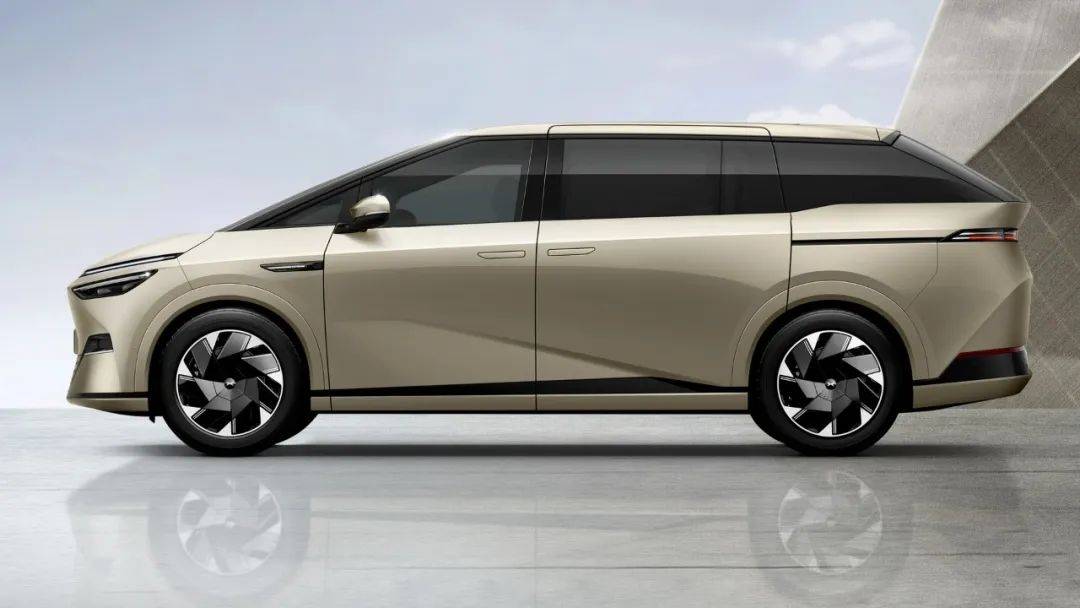 小鹏转型：明日之星舰、陆地航母、双足机器人，汽车不再是他的热门选择？