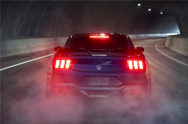 福特推出全新Mustang Dark Horse：燃油发动机时代的精彩回归