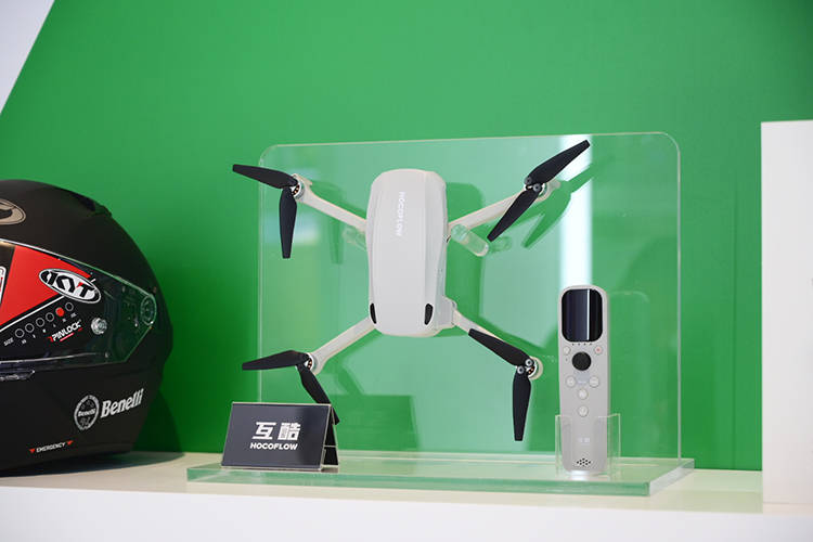 新未来：互酷车载无人机在进博会上展示摩旅探索之旅