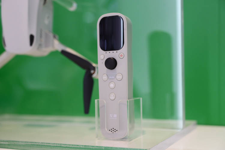 新未来：互酷车载无人机在进博会上展示摩旅探索之旅