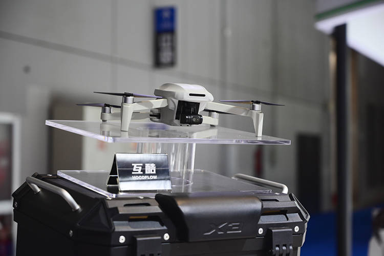 新未来：互酷车载无人机在进博会上展示摩旅探索之旅