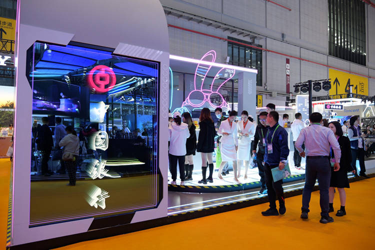 全天候智能眼镜亮相进博会,利用奇点技术打造元宇宙科技,提升用户体验