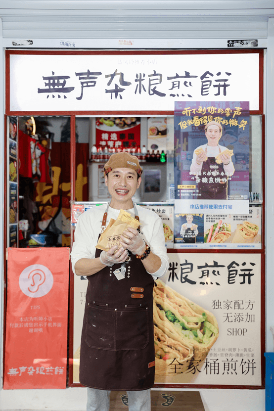 杭州徐奶奶用AI生成显眼包海报 登上乌镇峰会