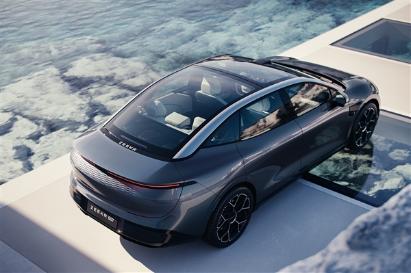 极氪007惊艳登场!首款三厢轿车 Hidden Energy 前瞻设计引领未来