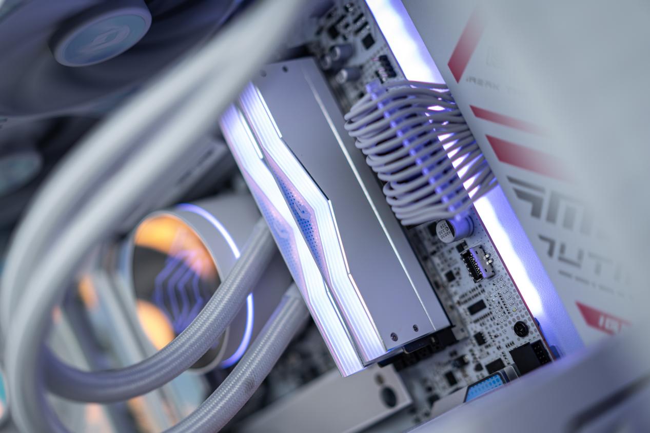 七彩虹 iGame Ultra 潮物系列新品双 11 开售，采用波谱冲击波元素设计