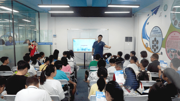 翼飞鸿天:我与青少年的无人机科普之旅