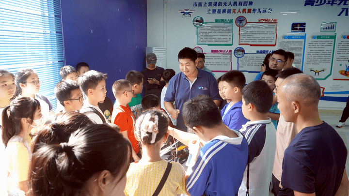 翼飞鸿天:我与青少年的无人机科普之旅