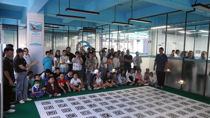 翼飞鸿天:我与青少年的无人机科普之旅