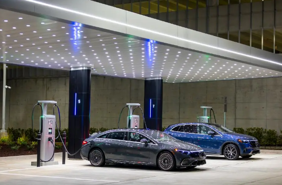 HPC北美公司率先推出400kW充电器,服务覆盖16辆电动汽车