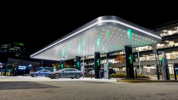 HPC北美公司率先推出400kW充电器,服务覆盖16辆电动汽车