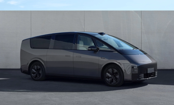 理想汽车登顶30万辆销量巅峰,广州车展璀璨揭幕