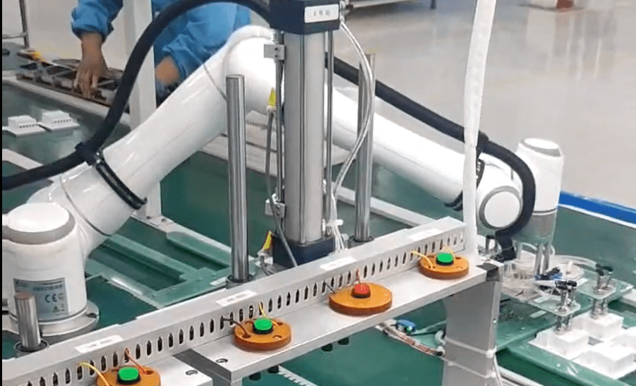 安全、高效、精准！艾利特机器人助力电子行业降本增效！