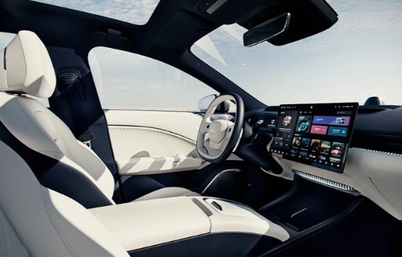 揭秘:11月15日豪华内饰揭示,极氪007冰晶氛围灯引领新潮流