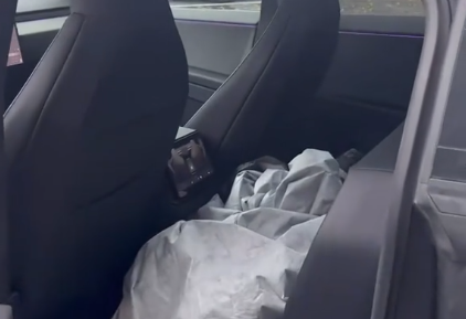 特斯拉Cybertruck内饰曝光：全新科技感设计，按钮神秘消失？