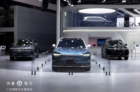 华为首款旗舰SUV M9亮相广州车展,即将上市,引发关注