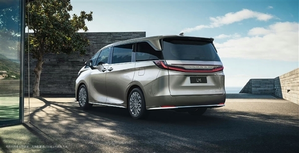 创新不断!雷克萨斯LM全新设计外观内饰,提升尊崇驾乘感受