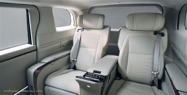 创新不断!雷克萨斯LM全新设计外观内饰,提升尊崇驾乘感受