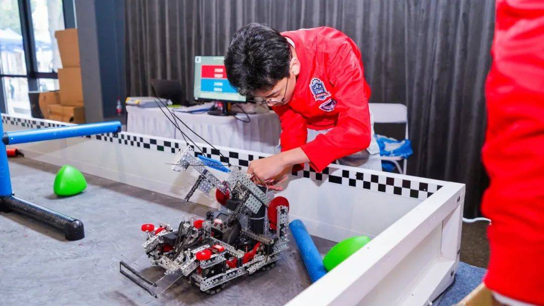 VEX机器人华东赛斯坦星球狂揽22个奖!这些烧脑的国际竞赛孩子有必要参加吗?