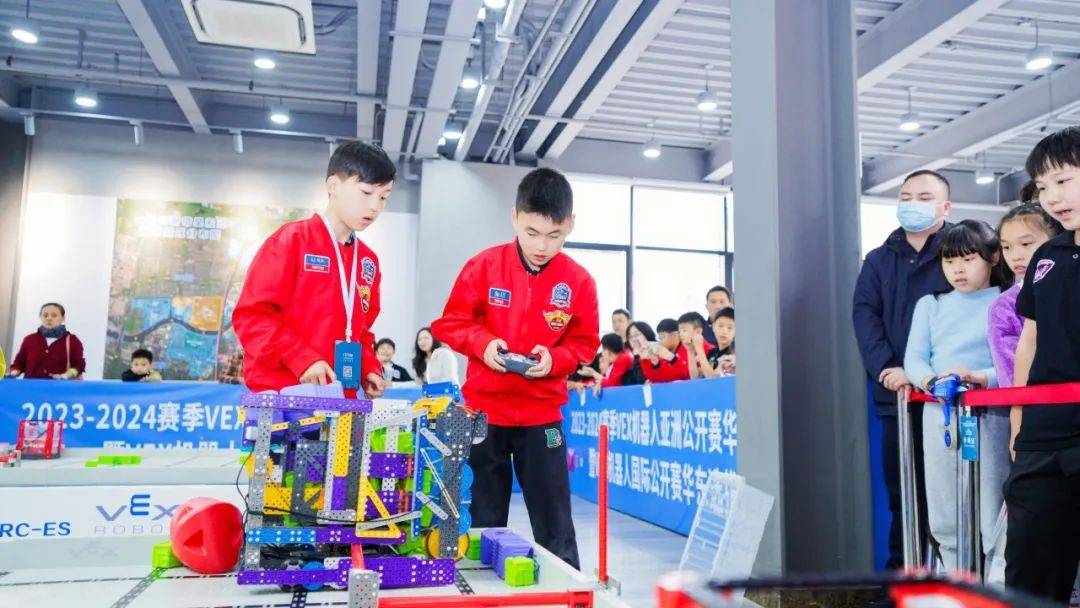 VEX机器人华东赛斯坦星球狂揽22个奖!这些烧脑的国际竞赛孩子有必要参加吗?