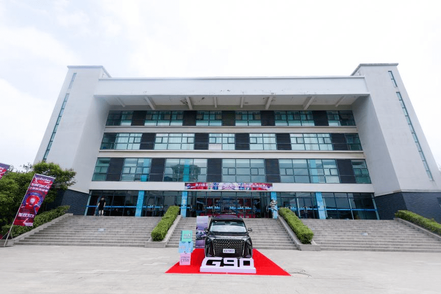 上汽大通MAXUS为选手保驾护航,世界机器人大会国际总决赛拉开帷幕