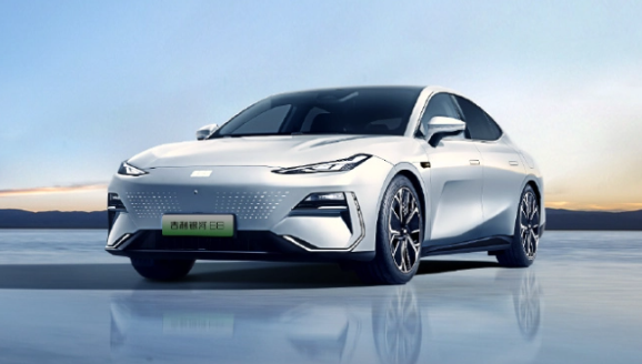 吉利银河E8半幅式方向盘设计揭晓:奢华皮质细节引领时尚潮流