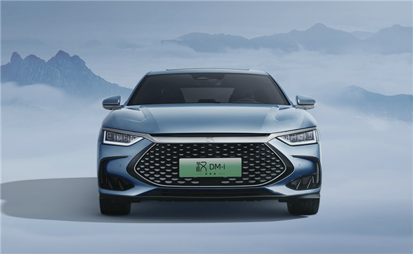 比亚迪在迪拜揭幕全新旗舰展厅,汉车型正式登陆阿联酋市场